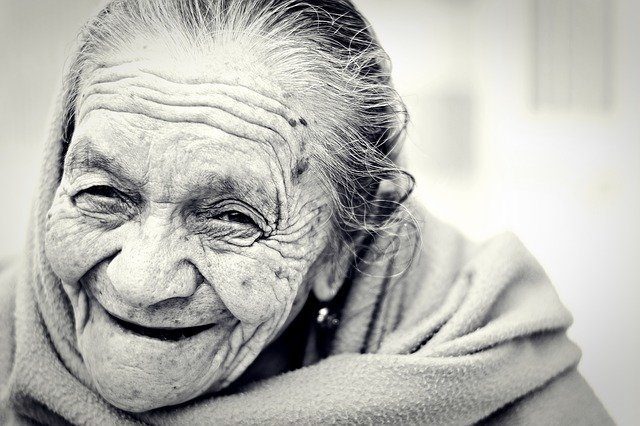 Câu chuyện cuộc sống ý nghĩa về bí quyết sống hạnh phúc của bà cụ 100 tuổi